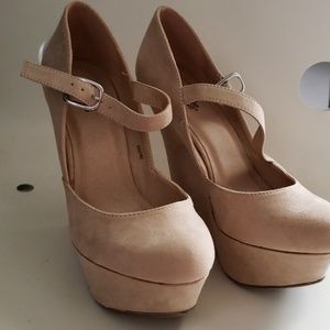 Wedge heels tan